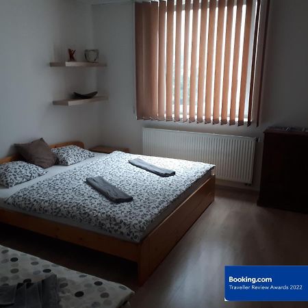 Utulny Apartman V Bratislava 6 Luaran gambar