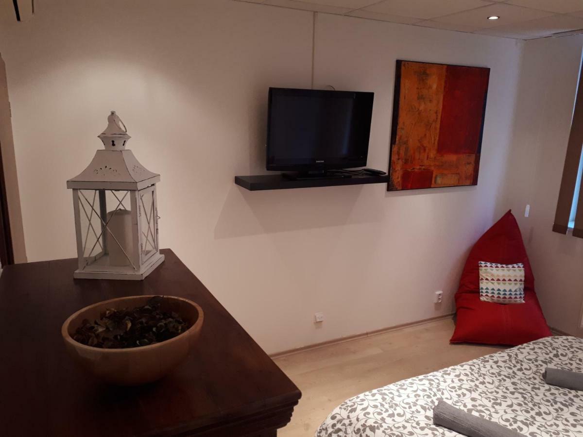 Utulny Apartman V Bratislava 6 Luaran gambar