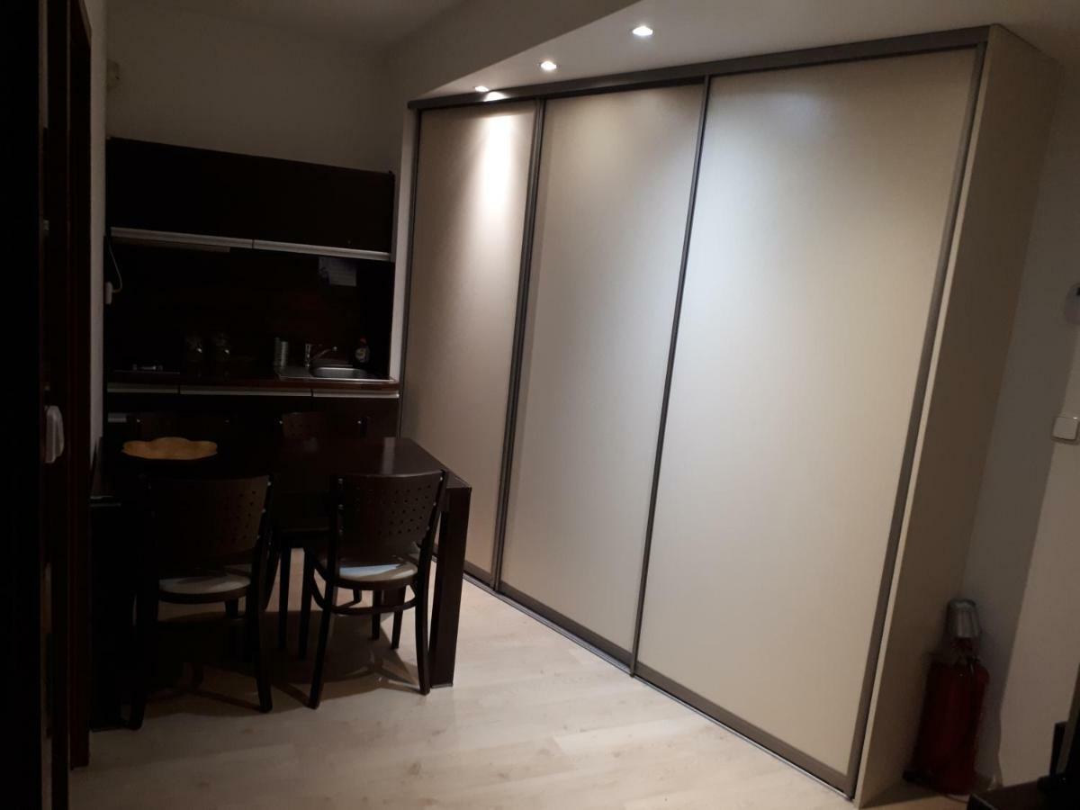 Utulny Apartman V Bratislava 6 Luaran gambar